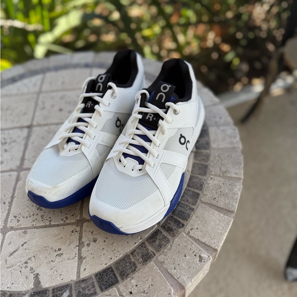 ON Rogers Pro Tennis shoes. Size Women 9 - Picture 3 of 7